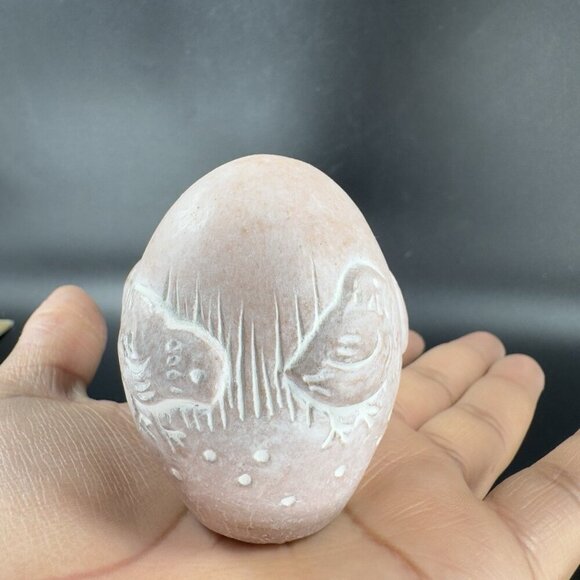 Vintage 1994 Isabel Bloom Egg Figurine Paperweight Signed Baby Chicks Chickens - Picture 6 of 11